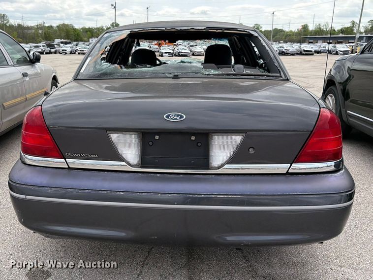image for item EL0104 2005 Ford Crown Victoria 