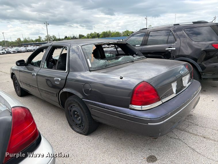 image for item EL0104 2005 Ford Crown Victoria 