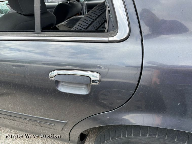 image for item EL0104 2005 Ford Crown Victoria 