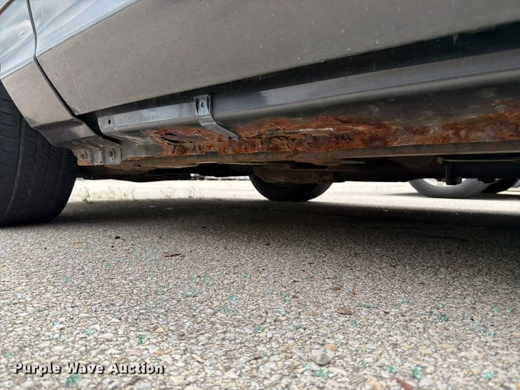 image for item EL0104 2005 Ford Crown Victoria 