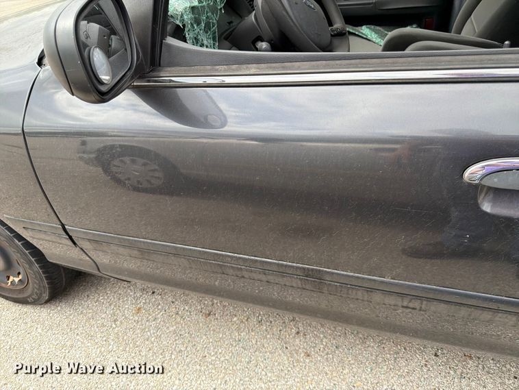 image for item EL0104 2005 Ford Crown Victoria 