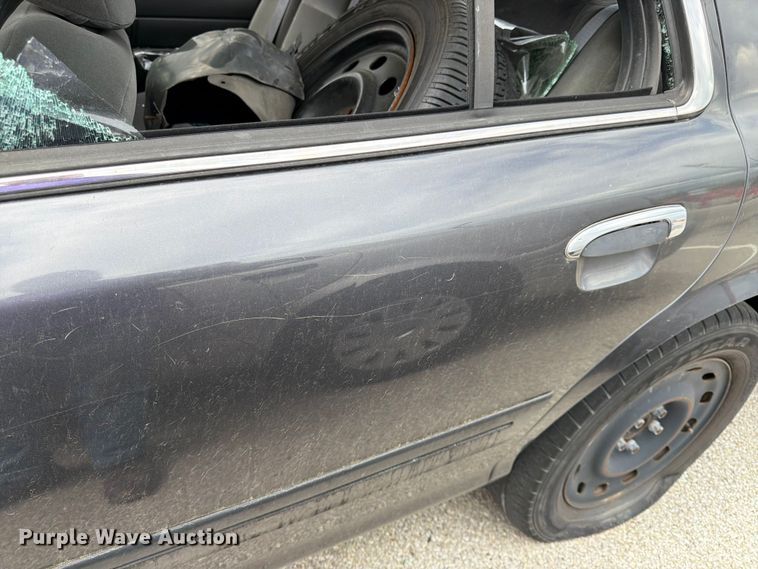 image for item EL0104 2005 Ford Crown Victoria 