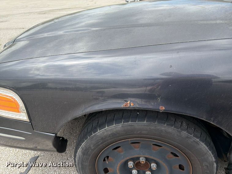 image for item EL0104 2005 Ford Crown Victoria 