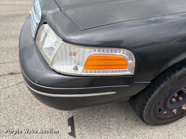 image for item EL0104 2005 Ford Crown Victoria 