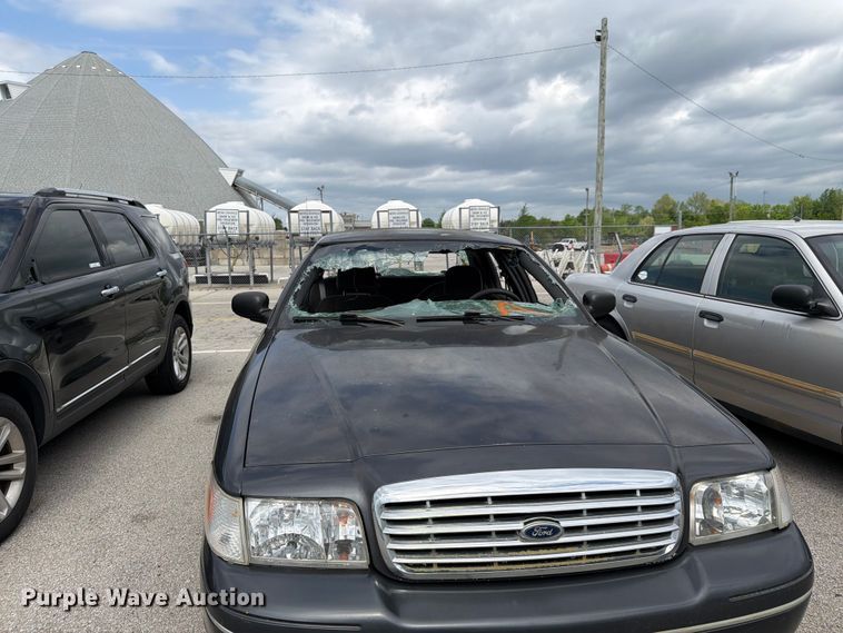 image for item EL0104 2005 Ford Crown Victoria 