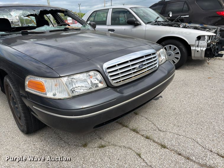 image for item EL0104 2005 Ford Crown Victoria 