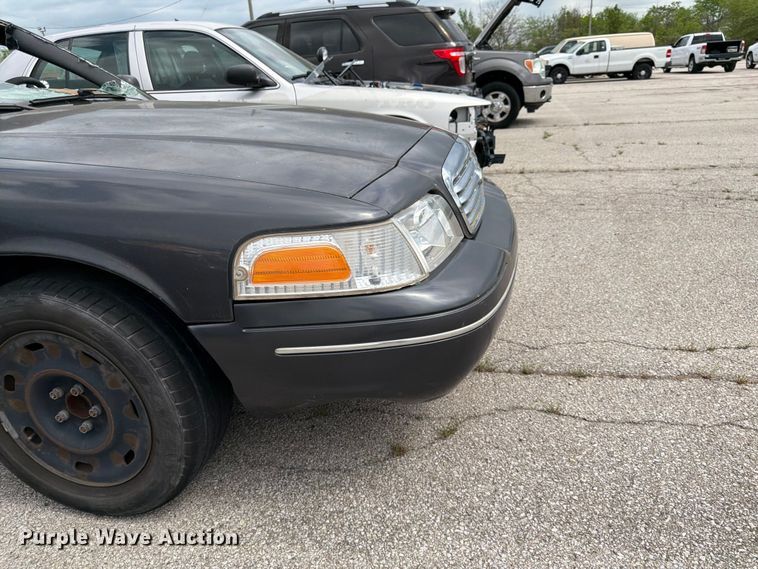 image for item EL0104 2005 Ford Crown Victoria 