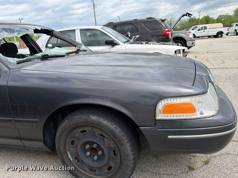 image for item EL0104 2005 Ford Crown Victoria 