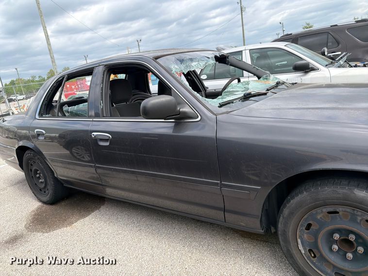 image for item EL0104 2005 Ford Crown Victoria 