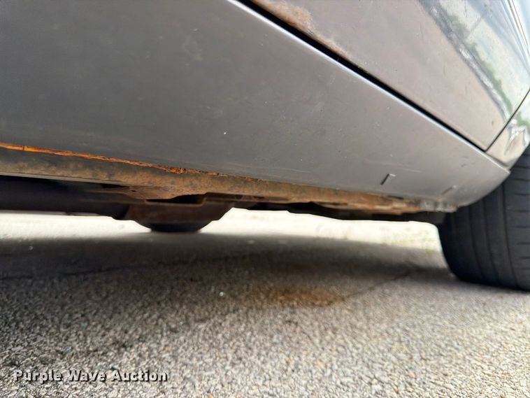 image for item EL0104 2005 Ford Crown Victoria 