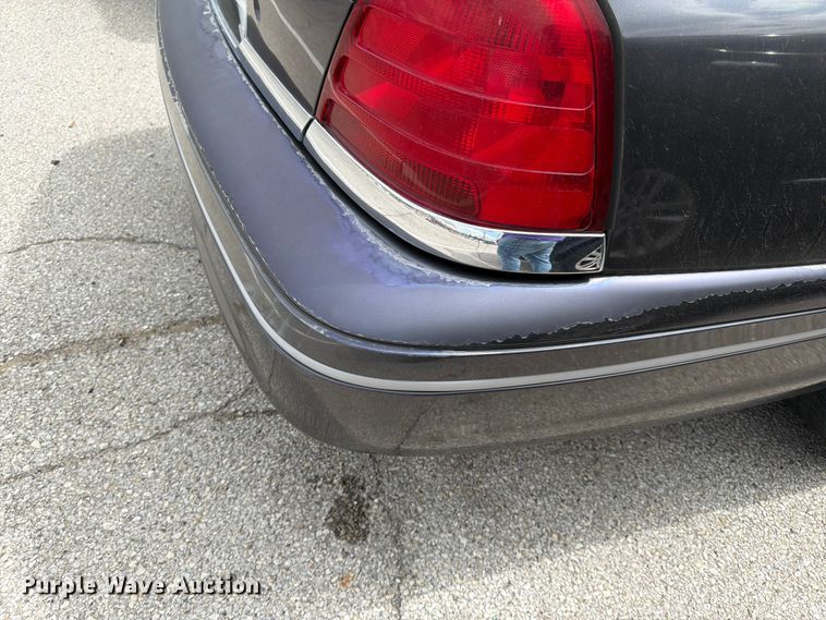 image for item EL0104 2005 Ford Crown Victoria 