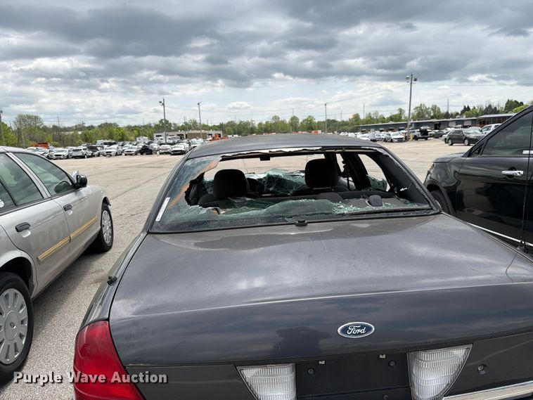 image for item EL0104 2005 Ford Crown Victoria 