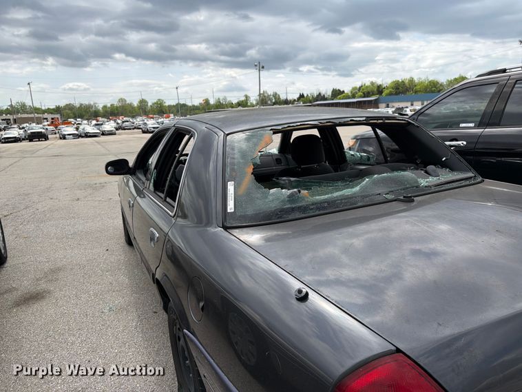 image for item EL0104 2005 Ford Crown Victoria 