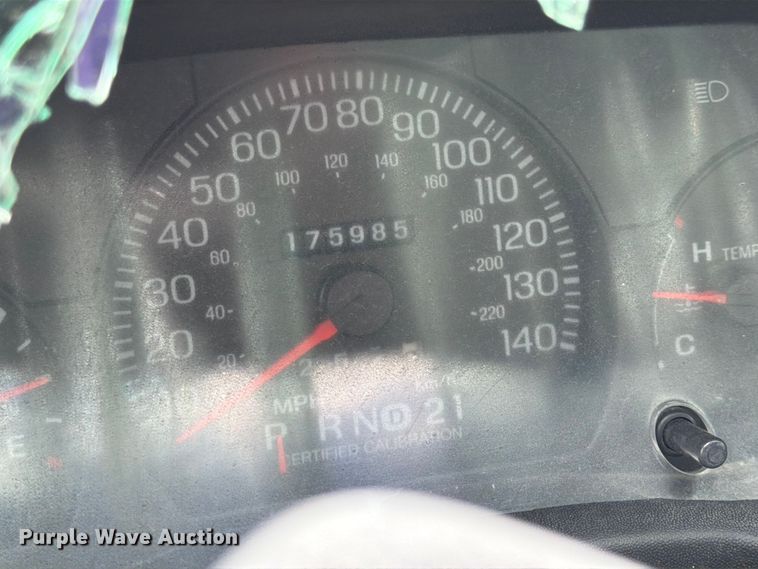 image for item EL0104 2005 Ford Crown Victoria 