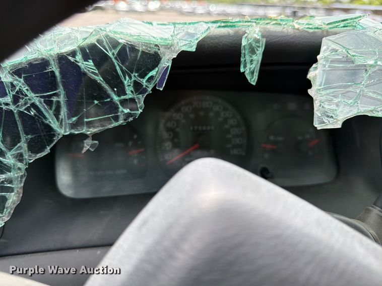 image for item EL0104 2005 Ford Crown Victoria 