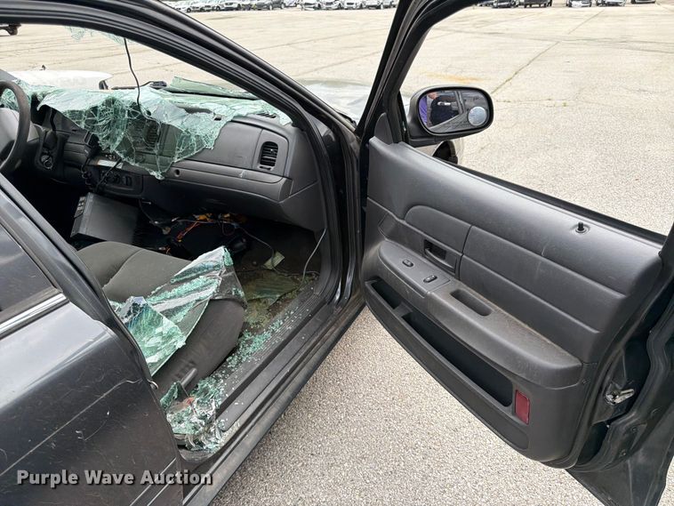 image for item EL0104 2005 Ford Crown Victoria 