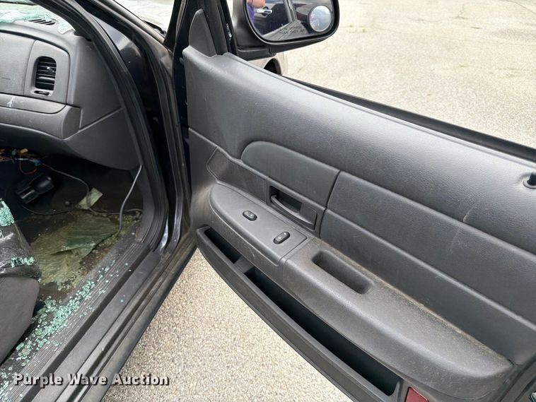 image for item EL0104 2005 Ford Crown Victoria 