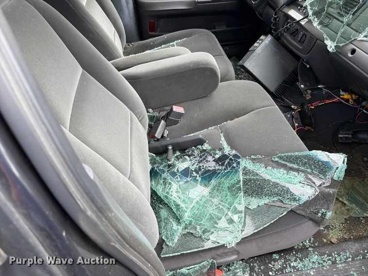 image for item EL0104 2005 Ford Crown Victoria 