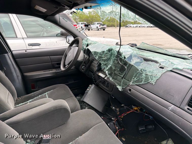 image for item EL0104 2005 Ford Crown Victoria 