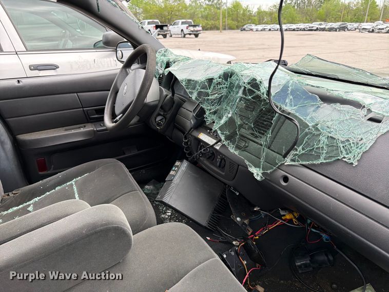 image for item EL0104 2005 Ford Crown Victoria 