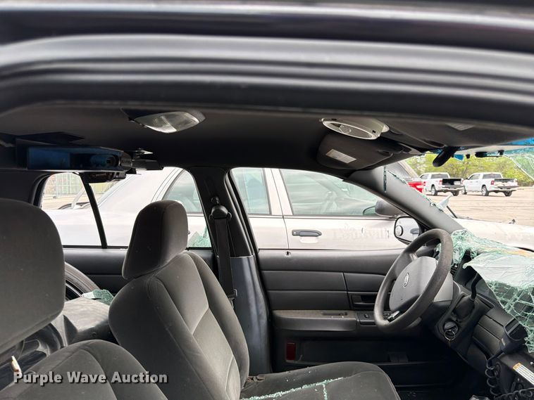 image for item EL0104 2005 Ford Crown Victoria 