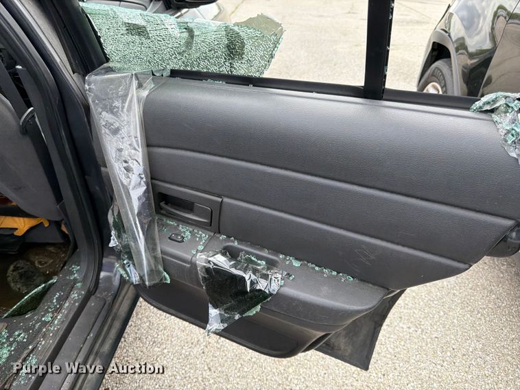 image for item EL0104 2005 Ford Crown Victoria 