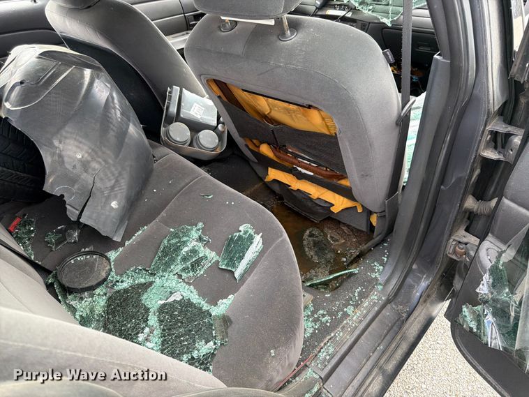 image for item EL0104 2005 Ford Crown Victoria 