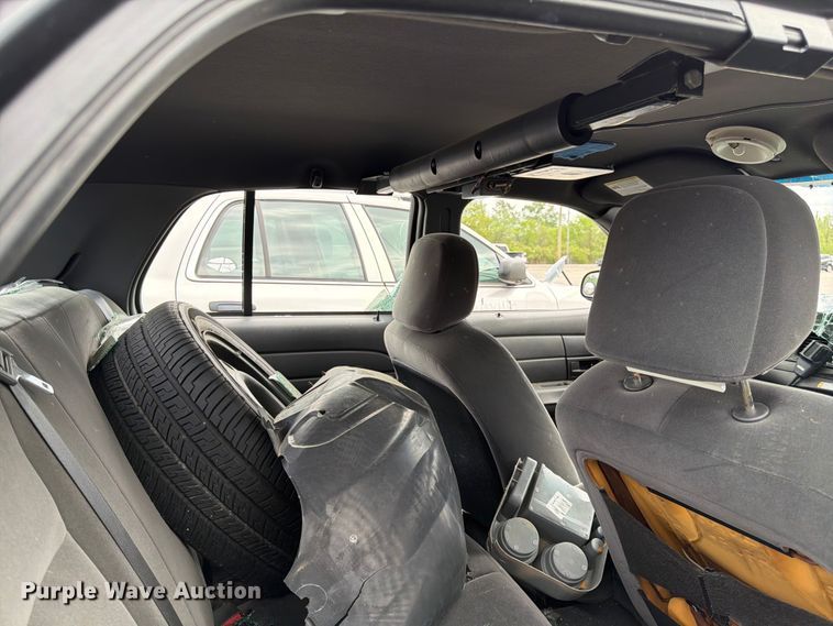 image for item EL0104 2005 Ford Crown Victoria 