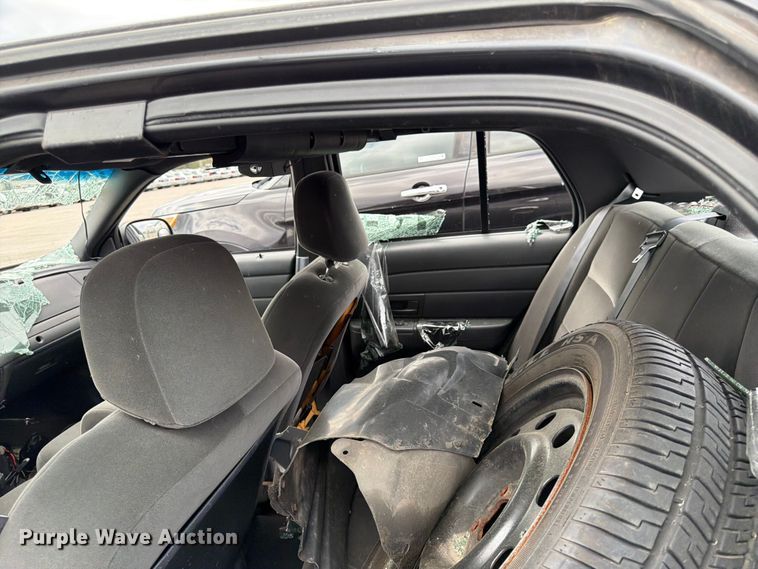 image for item EL0104 2005 Ford Crown Victoria 