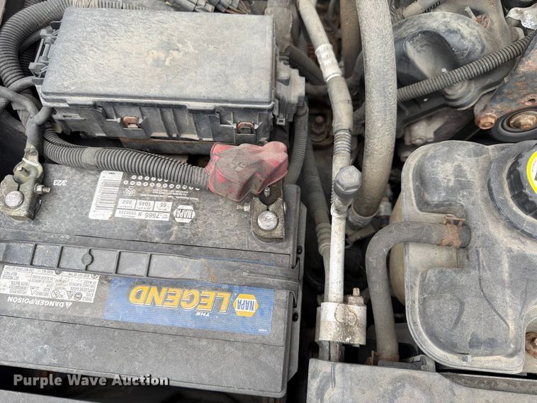 image for item EL0104 2005 Ford Crown Victoria 