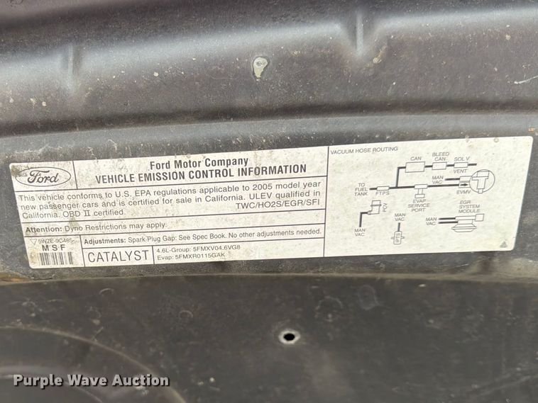 image for item EL0104 2005 Ford Crown Victoria 