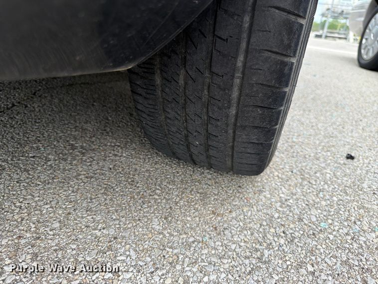 image for item EL0104 2005 Ford Crown Victoria 