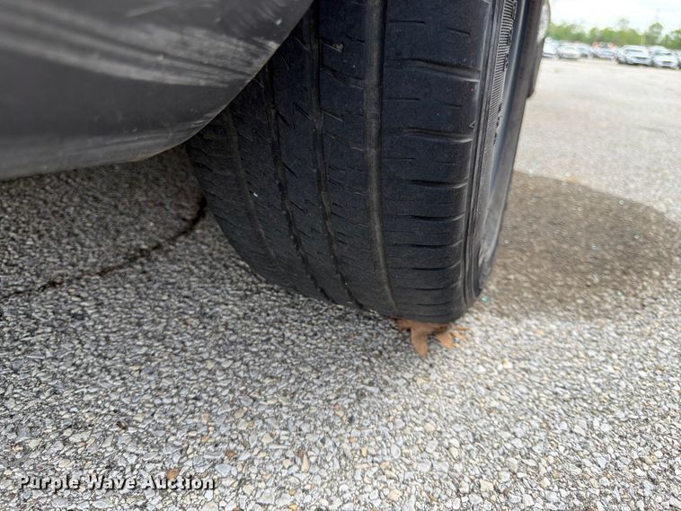 image for item EL0104 2005 Ford Crown Victoria 