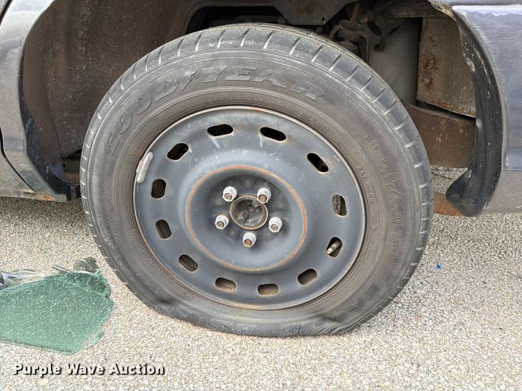 image for item EL0104 2005 Ford Crown Victoria 