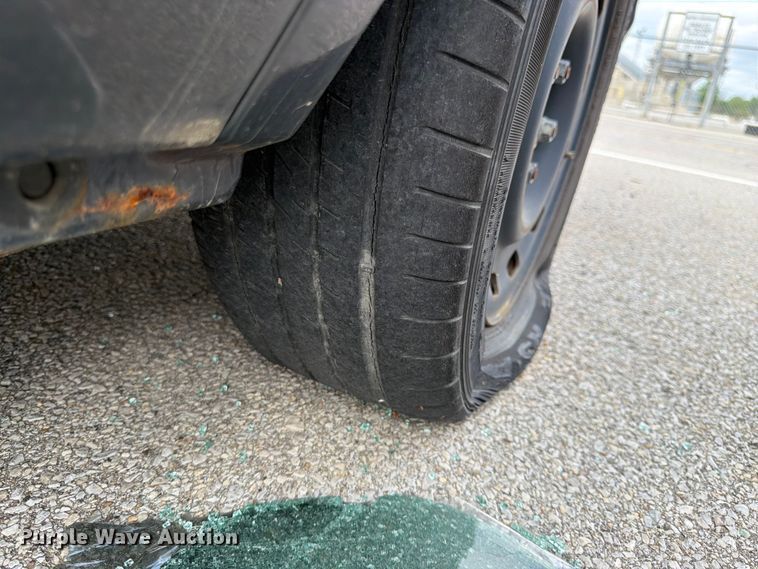 image for item EL0104 2005 Ford Crown Victoria 