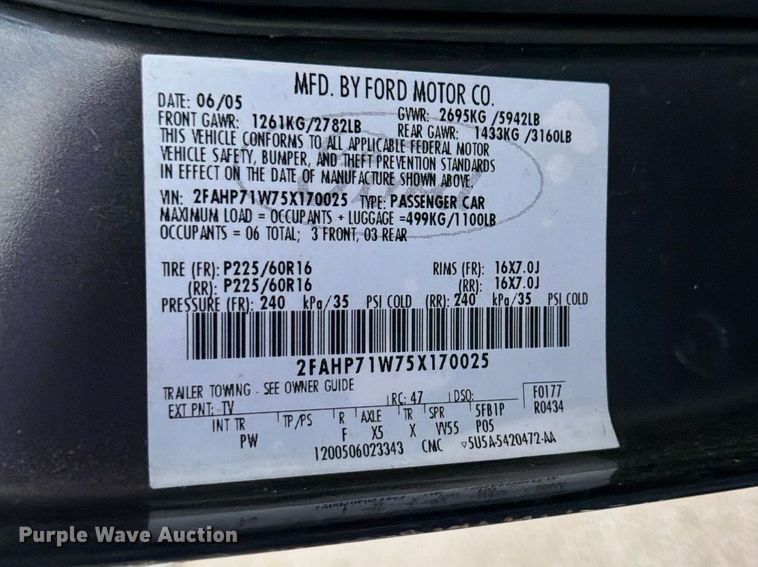 image for item EL0104 2005 Ford Crown Victoria 