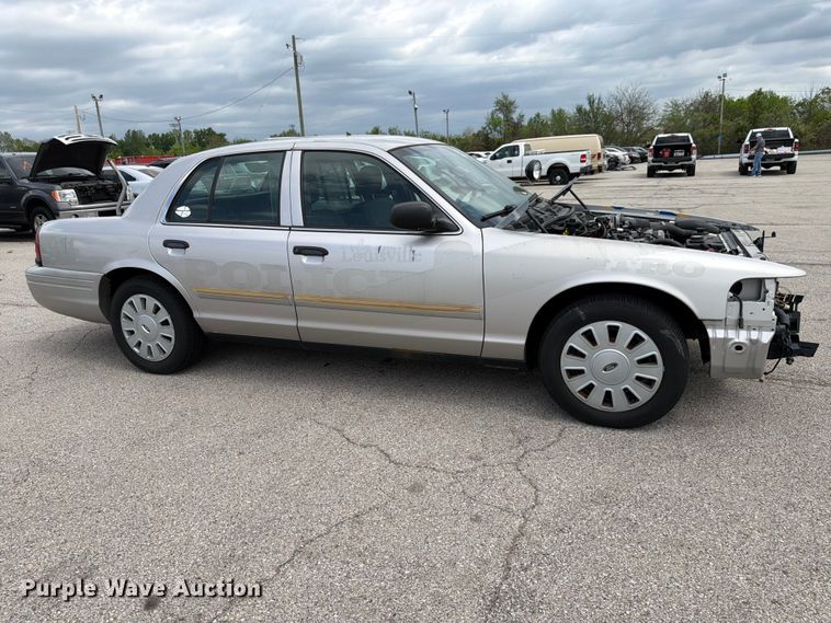 image for item EL0105 2010 Ford Crown Victoria 