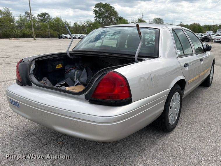 image for item EL0105 2010 Ford Crown Victoria 
