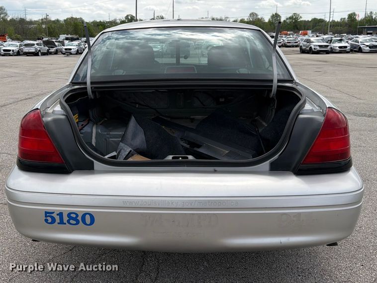 image for item EL0105 2010 Ford Crown Victoria 