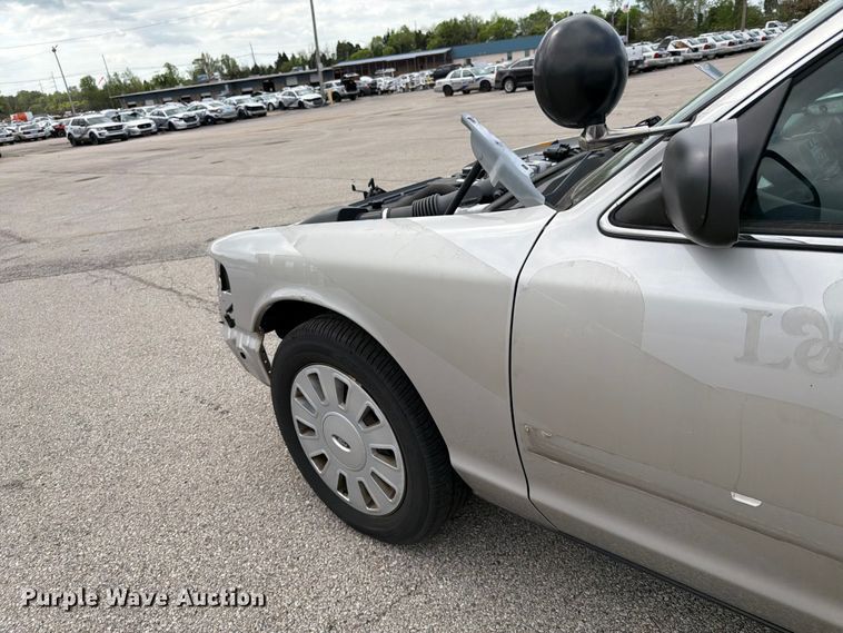 image for item EL0105 2010 Ford Crown Victoria 