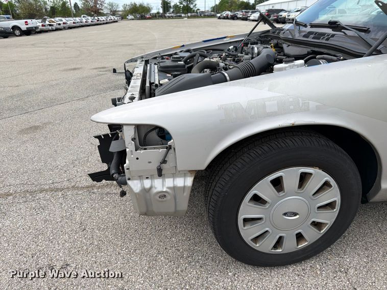 image for item EL0105 2010 Ford Crown Victoria 