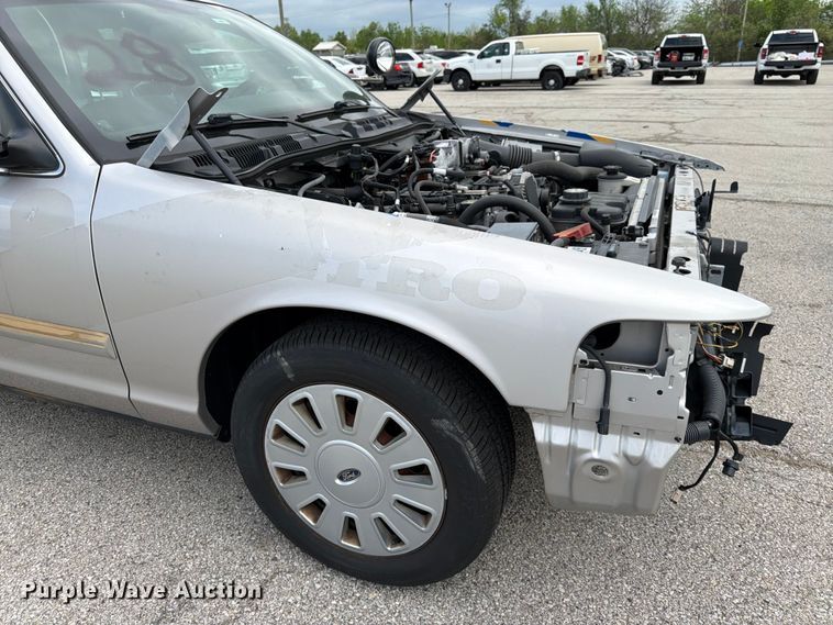 image for item EL0105 2010 Ford Crown Victoria 