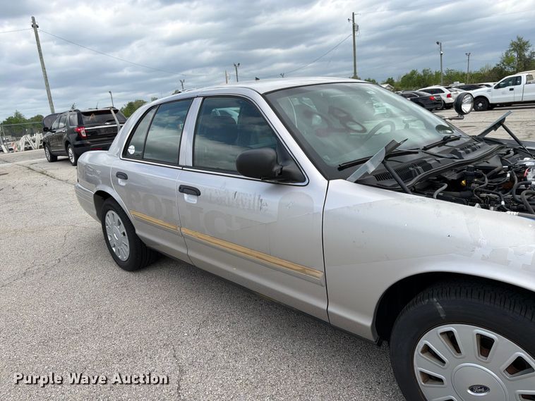image for item EL0105 2010 Ford Crown Victoria 