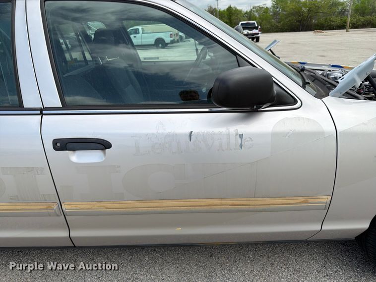 image for item EL0105 2010 Ford Crown Victoria 