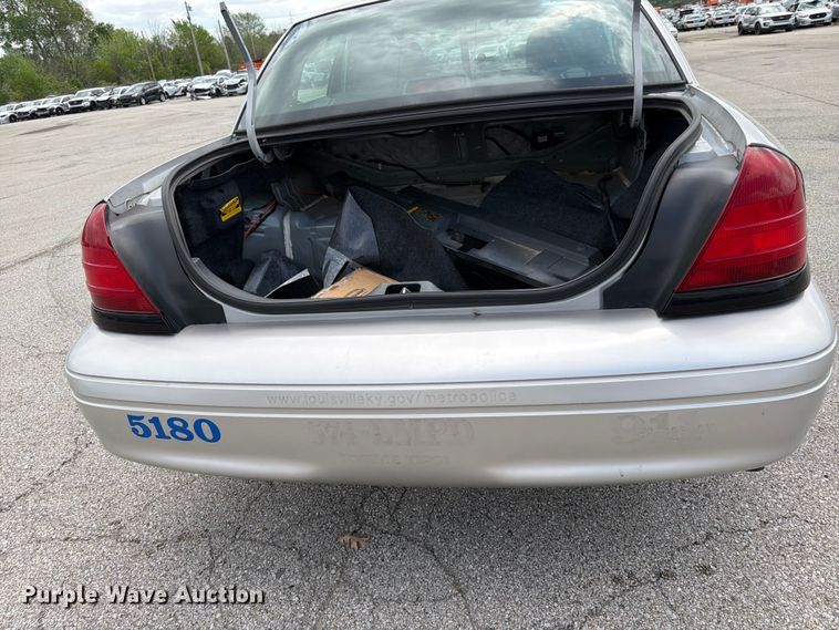 image for item EL0105 2010 Ford Crown Victoria 