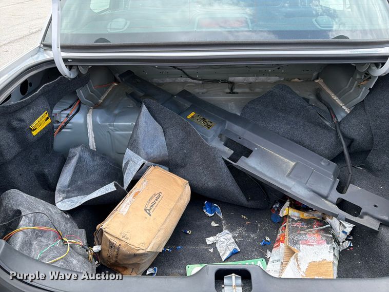 image for item EL0105 2010 Ford Crown Victoria 