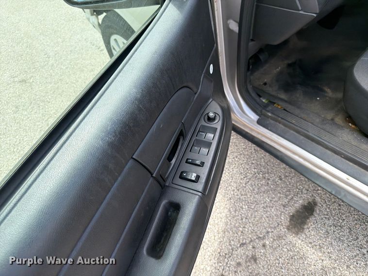 image for item EL0105 2010 Ford Crown Victoria 