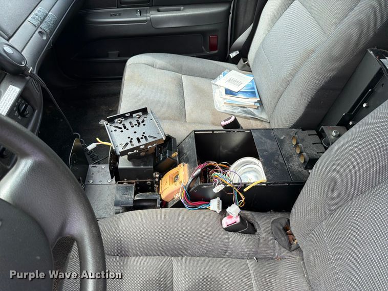 image for item EL0105 2010 Ford Crown Victoria 