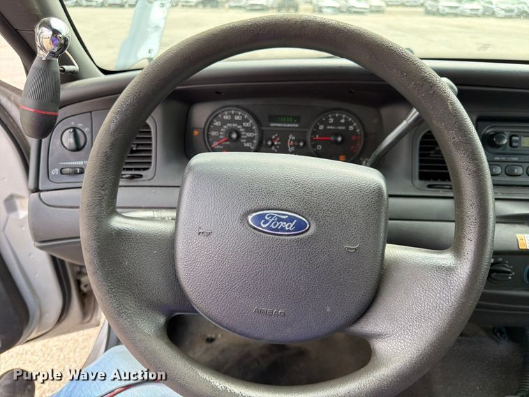 image for item EL0105 2010 Ford Crown Victoria 