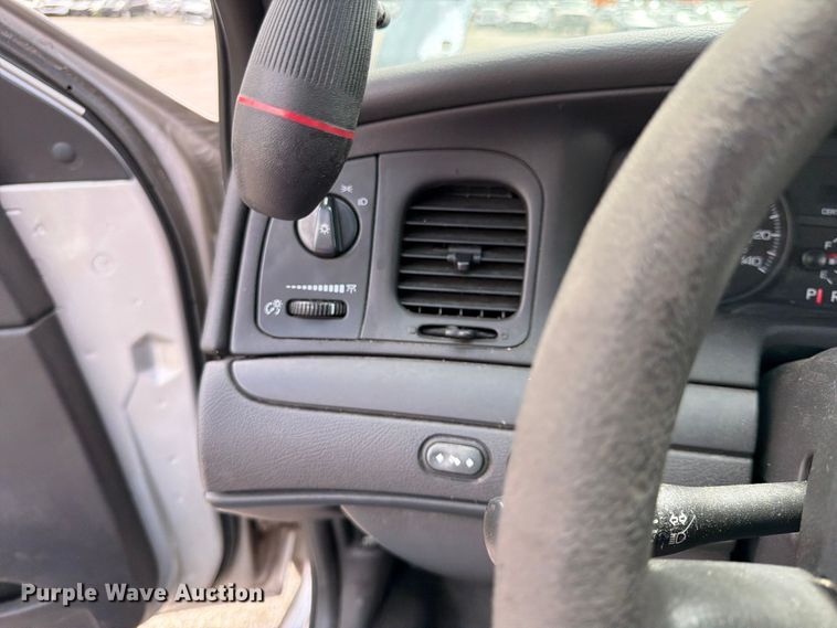 image for item EL0105 2010 Ford Crown Victoria 